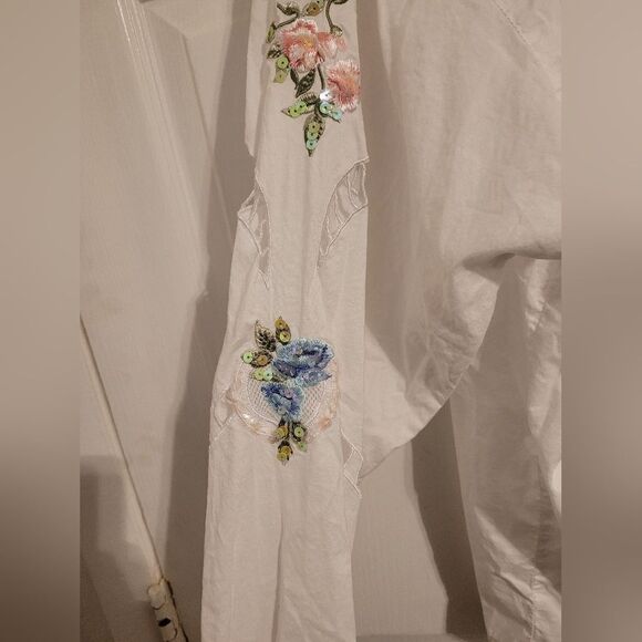 Beautiful floral embroidered and sequin cut out top - Picture 5 of 11
